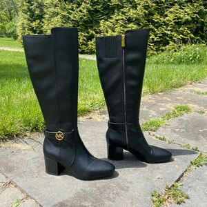 Like new MK boot with heel